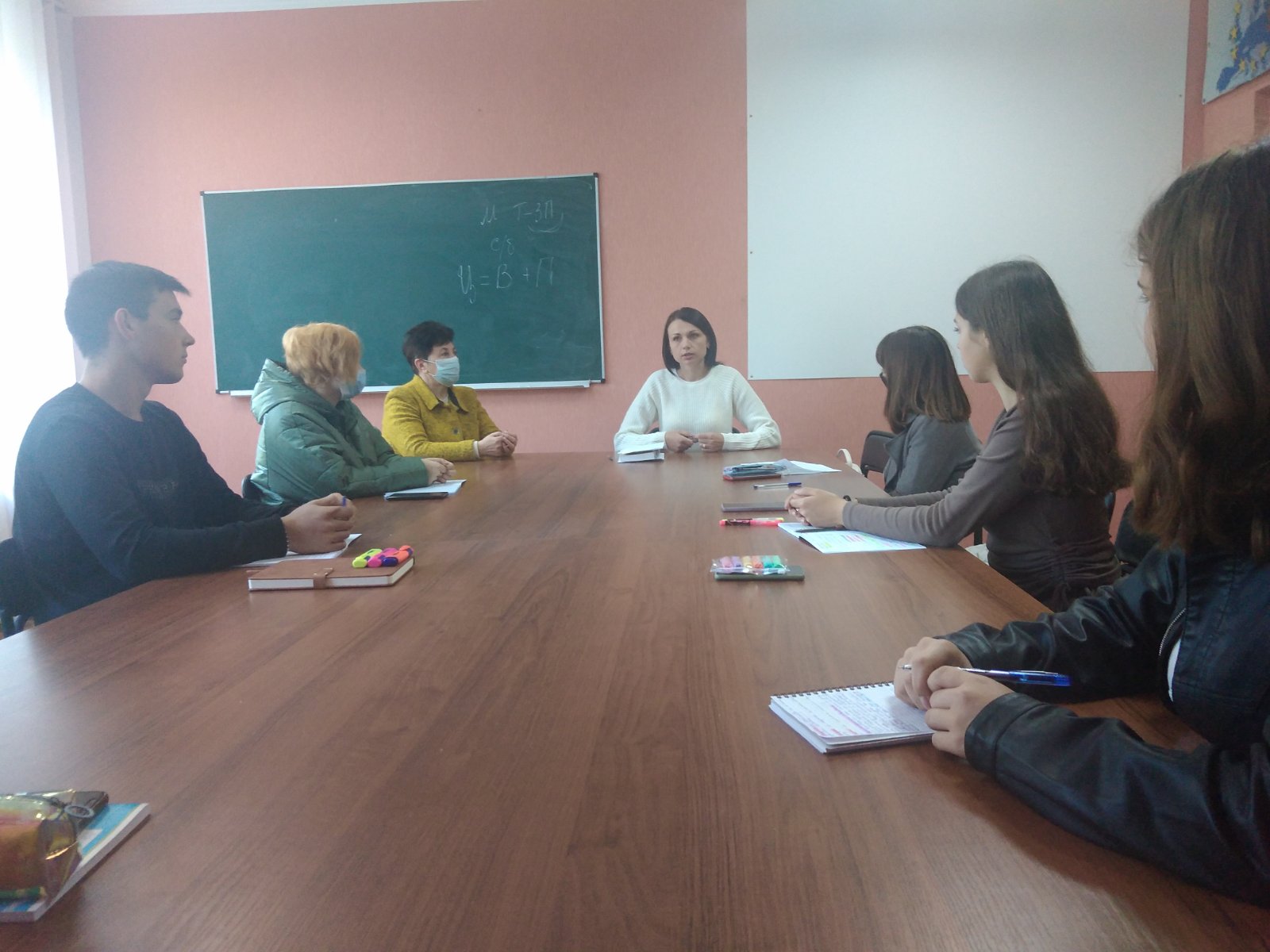 Студентський науковий гурток кафедри економіки продовжує  роботу